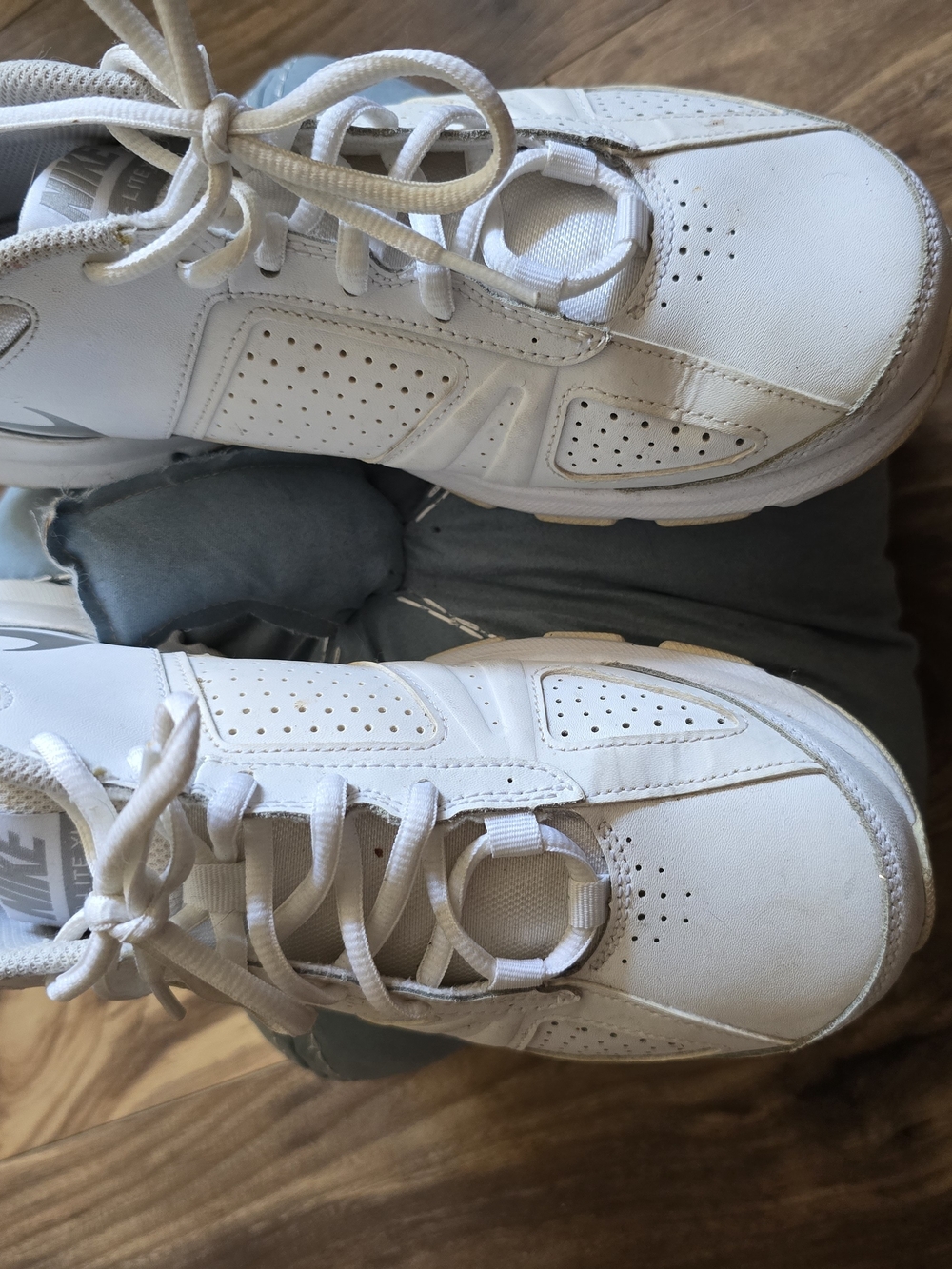 Nike Womens  White Athletic Sneakers